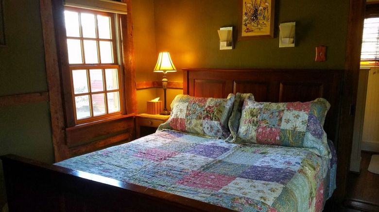 <b>Inn at the Crossroads Room</b>