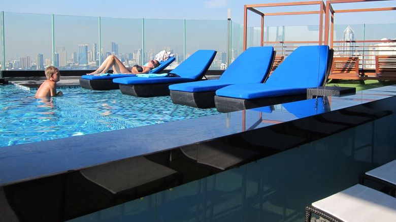 <b>The Continent Hotel Bangkok Pool</b>