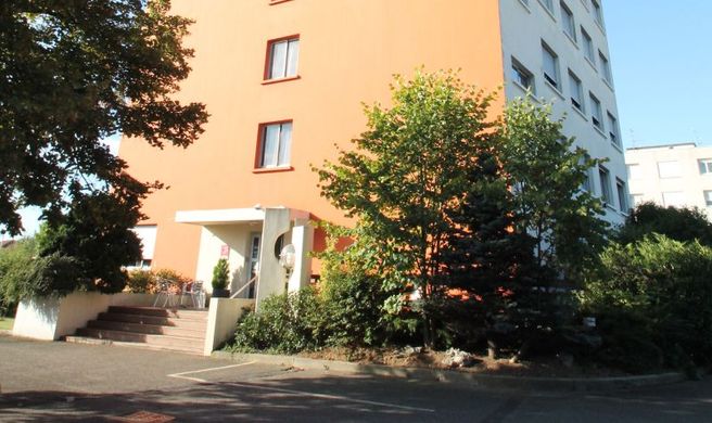 Adonis Lyon East Exterior