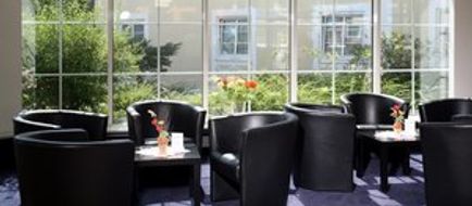 Tryp by Wyndham Munich North Lobby