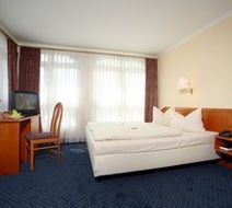 Tryp by Wyndham Munich North Room