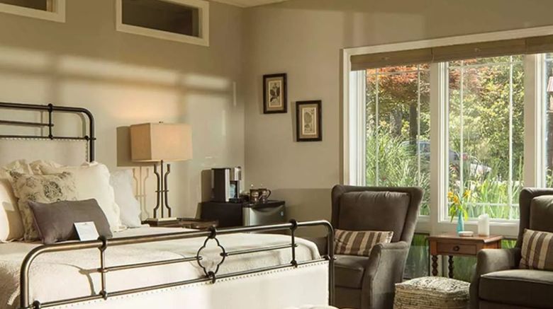 <b>Lucille's Mountain Top Inn & Spa Room</b>