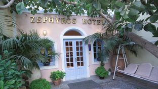 Zephyros Hotel