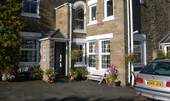 Dowfold House Bed & Breakfast Exterior
