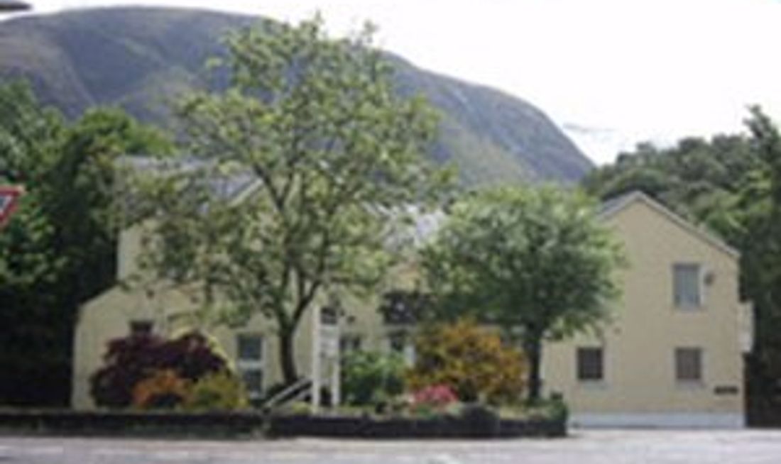 Glenlochy Guest House & Apartments Exterior