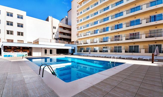 Hotel Fontana Plaza Exterior