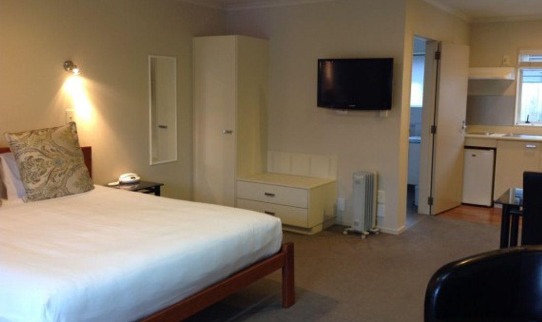 Pacific Coast Motor Lodge Room