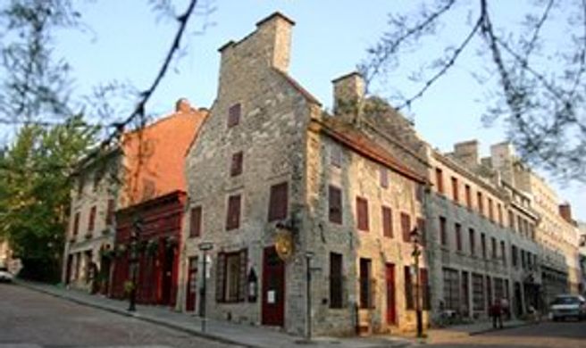 Pierre du Calvet Hotel Exterior
