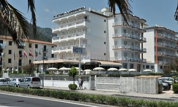 Hotel Pietra Di Luna