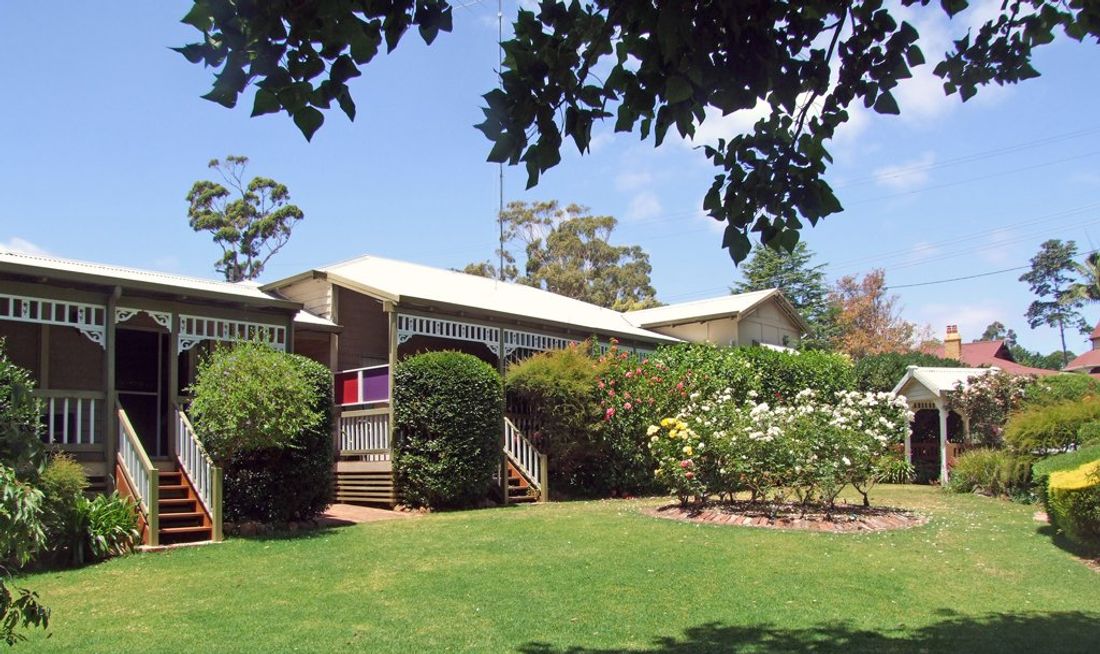 Adamsons Riverside Accommodation Exterior