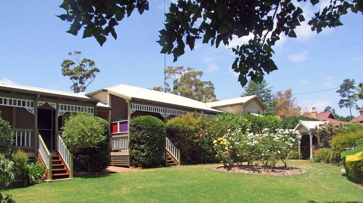 Adamsons Riverside Accommodation Exterior