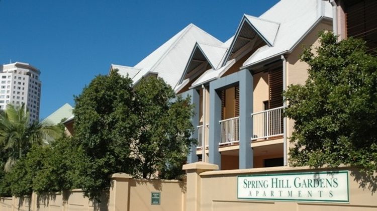 Spring Hill Gardens Apartments Exterior