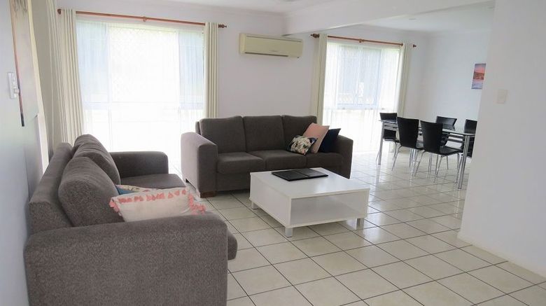 <b>The Shores Holiday Apartments Suite</b>