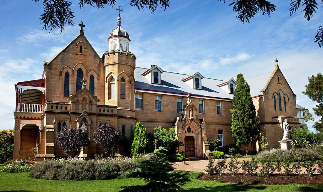 Abbey Boutique Hotel Exterior