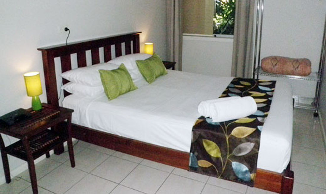 Airlie Apartments Room
