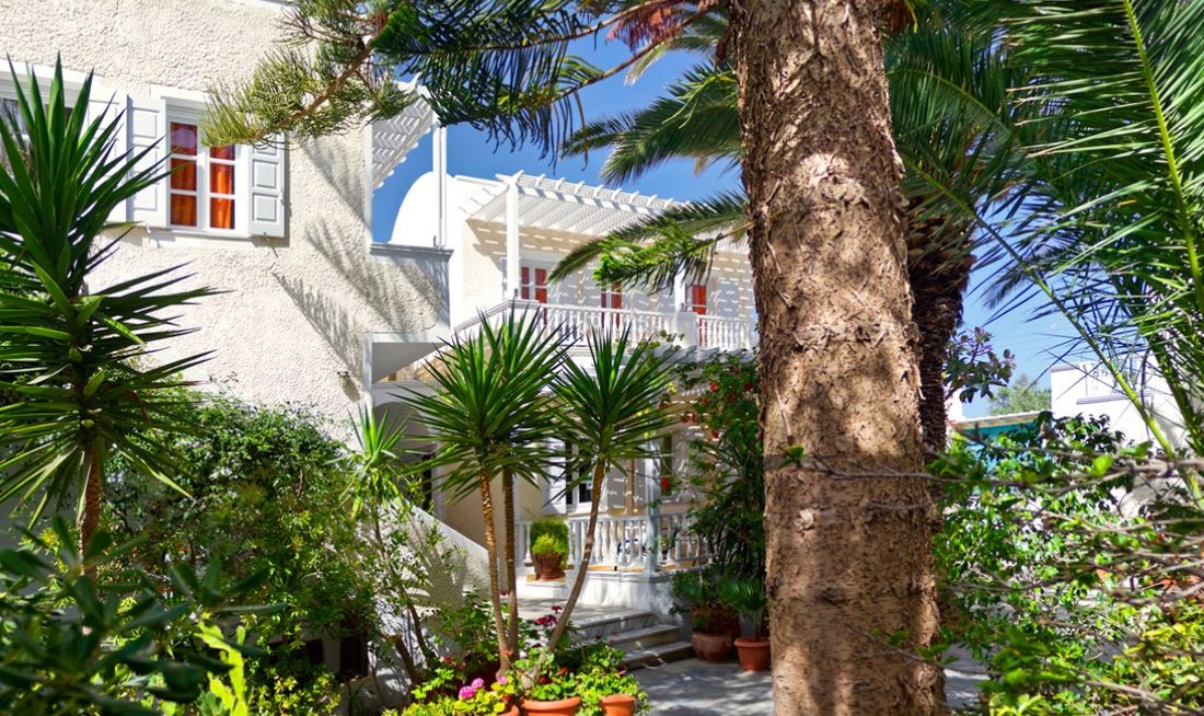 Dolphins Apartments Exterior