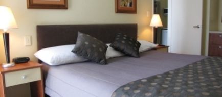 Aristotles North Shore Motel Room