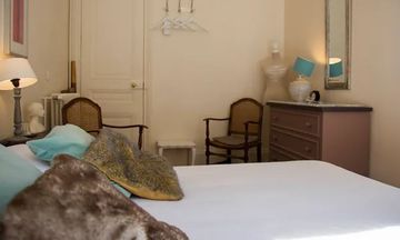 A Room In Paris