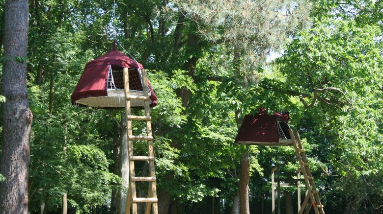 <b>Woody Park Exterior</b>