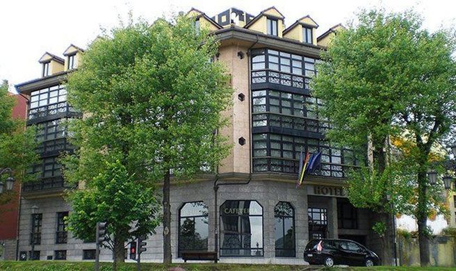 Hotel Astures Exterior