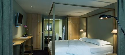 Pol Hotel Room