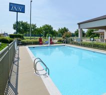 Briarwood Inn of Geneva Pool