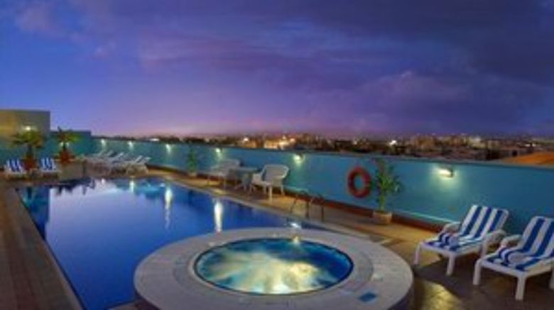 <b>Metropolitan Deira Hotel Pool</b>