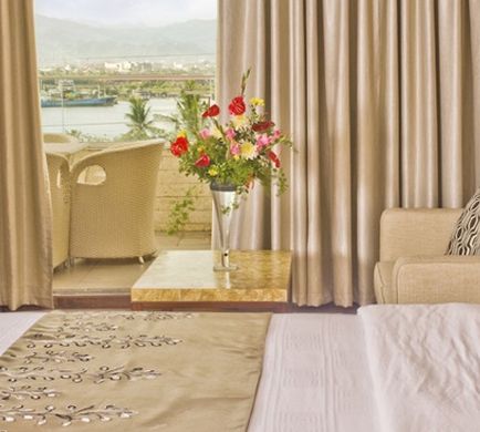 Goldberry Suites & Hotel Room