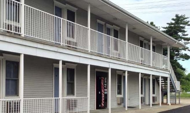 Travelers Suites Exterior