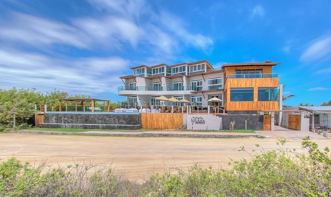 Iguana Crossing Boutique Hotel Exterior