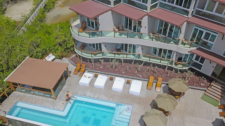 <b>Iguana Crossing Boutique Hotel Pool</b> <b>Iguana Crossing Boutique Hotel Pool</b>