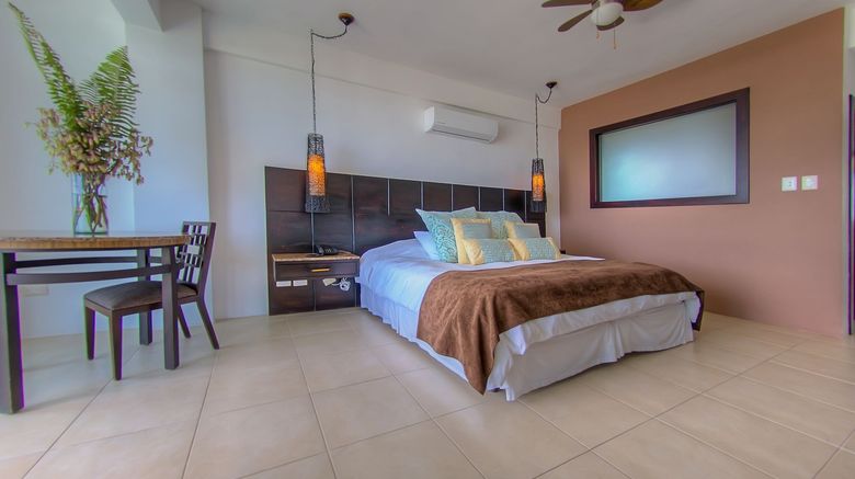 <b>Iguana Crossing Boutique Hotel Room</b> <b>Iguana Crossing Boutique Hotel Room</b>