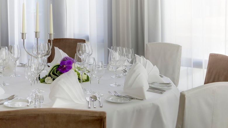 <b>Steigenberger Hotel Bremen Banquet</b> <b>Steigenberger Hotel Bremen Banquet</b>