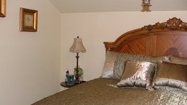 <b>Alaska Adventure Unlimited Chalets Room</b>