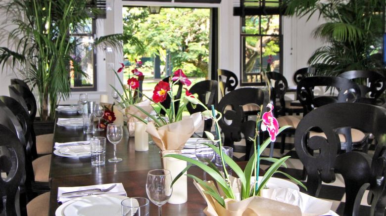 <b>Lumeria Maui Retreat Restaurant</b>