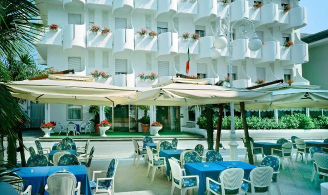 Hotel Giovanella Exterior