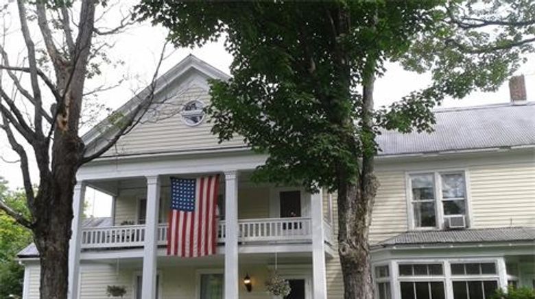 <b>The Willow Tree Inn Exterior</b>