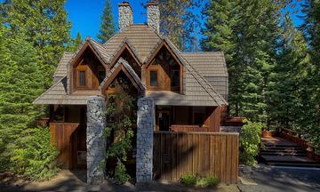 Little Ahwahnee Inn