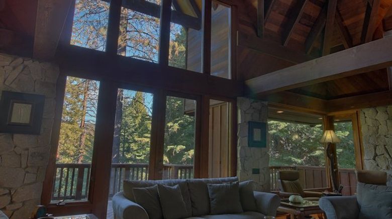 <b>Little Ahwahnee Inn Lobby</b>