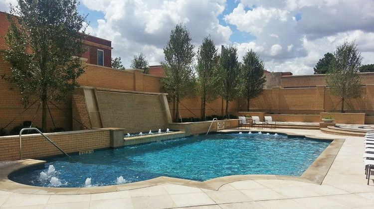 The Historic Hotel Settles Pool