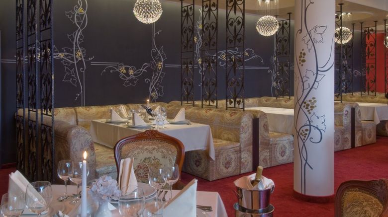 <b>The Vineyards Resort Restaurant</b>