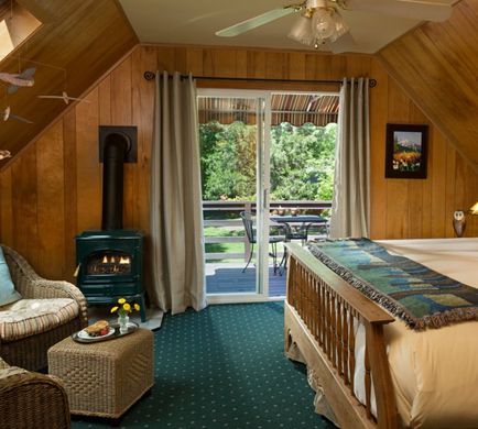 Eagle Rock Lodge Room