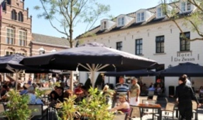Hotel & Brasserie de Zwaan Exterior