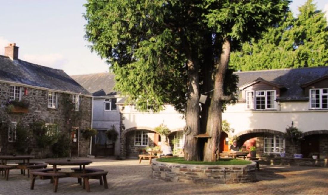 The Crooked Inn Exterior