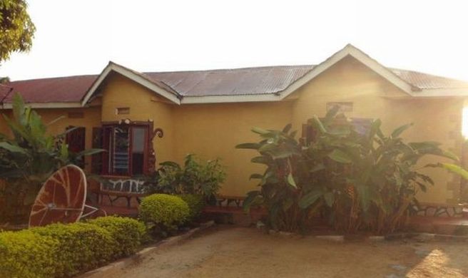 Gorilla African Guest House Exterior