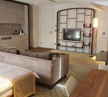 Londe Business Suite Hotel Room