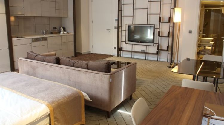 Londe Business Suite Hotel Room