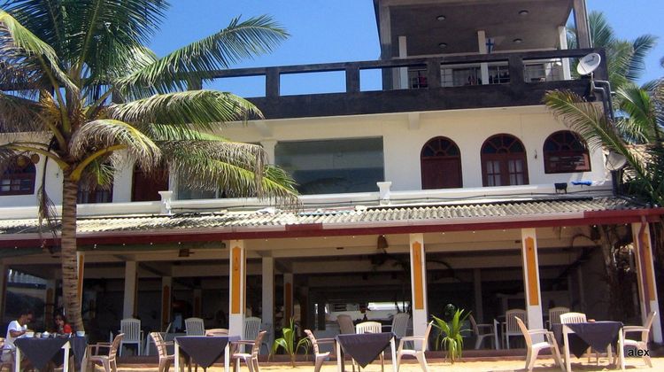 Royal Beach Hotel Exterior