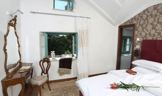 Vela Vrata Room
