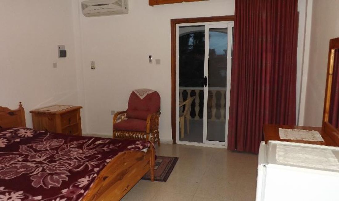 Paradise Bungalows Room